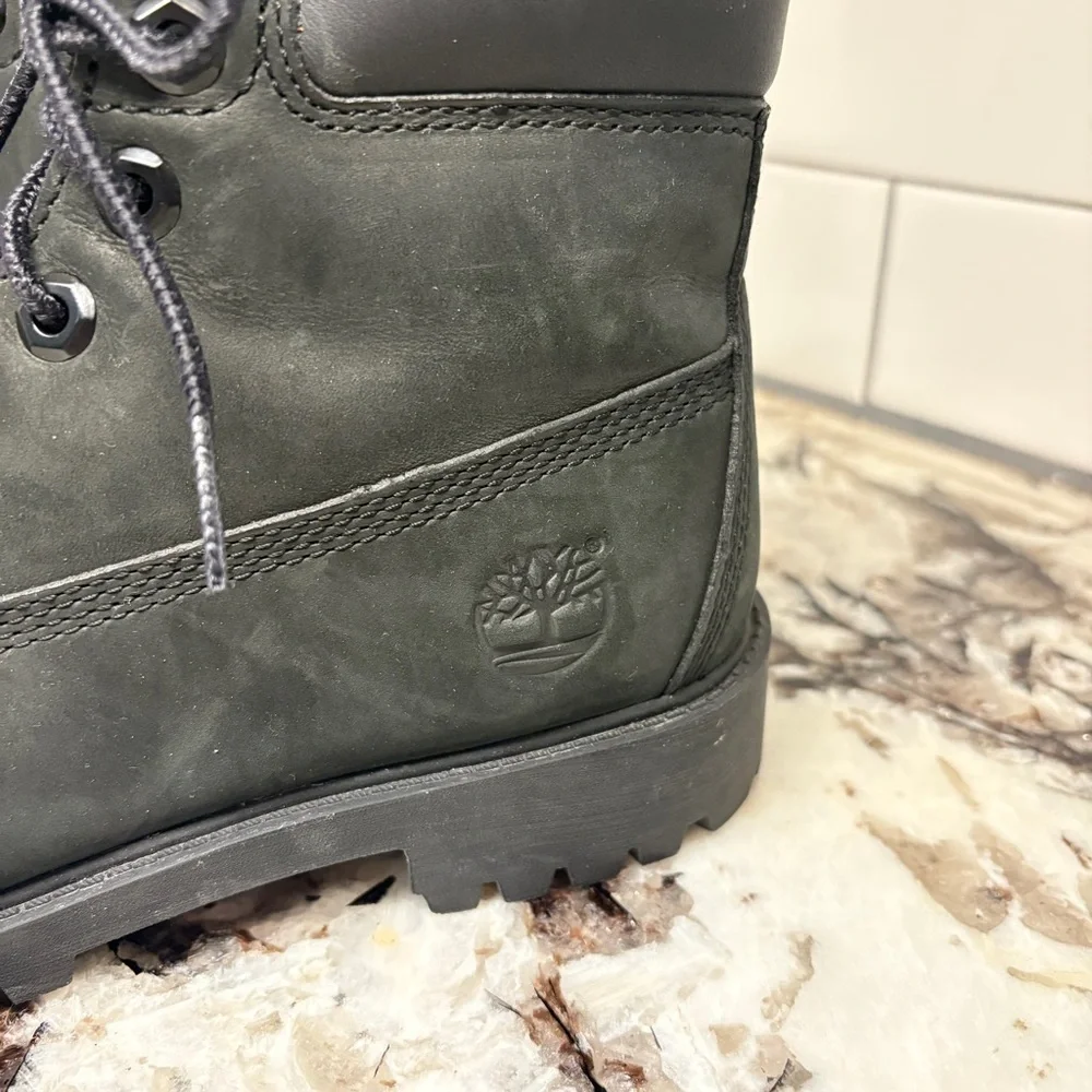 Black timberlands size 3.5
